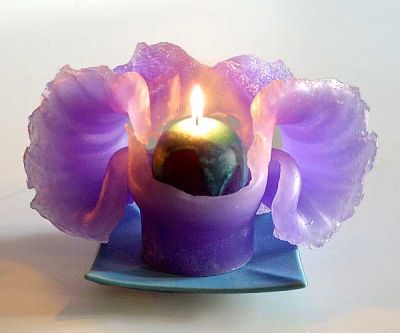 or a decorated <br />          spherical candle